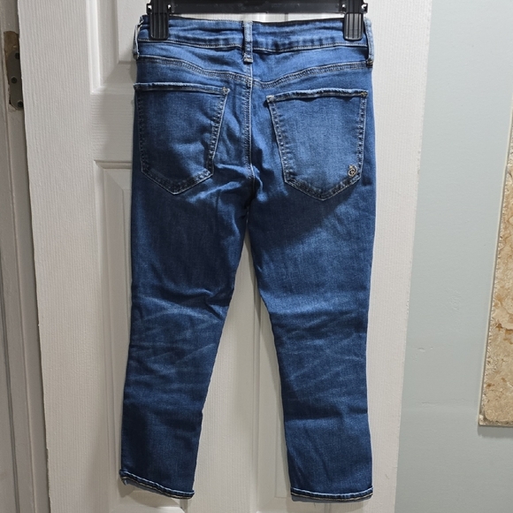 Distressed Cropped Jeans - Picture 15 of 16